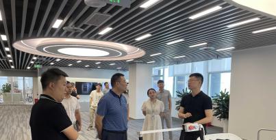 四川省经信厅李强总工程师一行光临Z6尊龙凯时医疗机械人钻研院调查调研